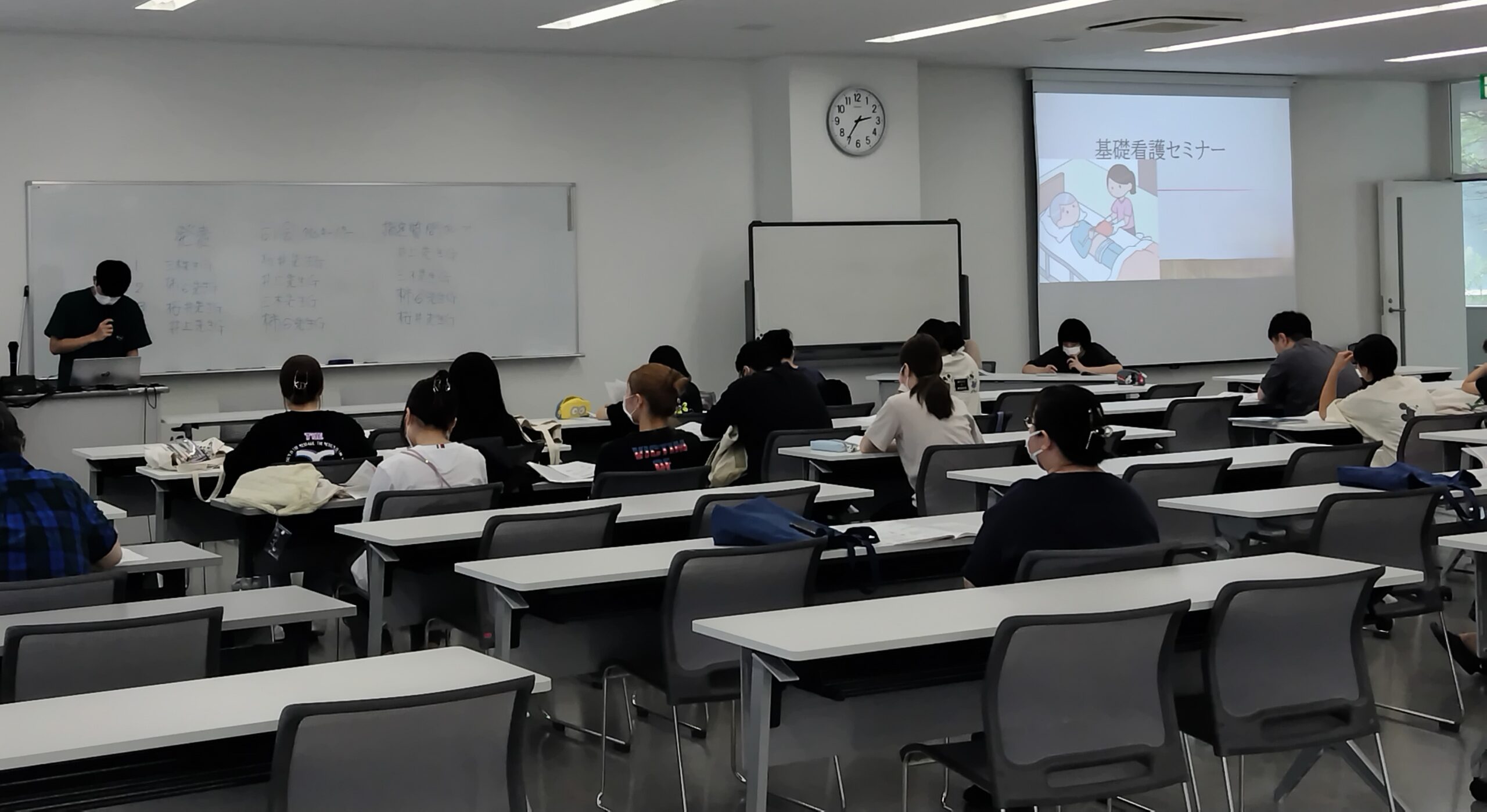 看護セミナー終了後の基礎看護領域報告発表会を行いました
